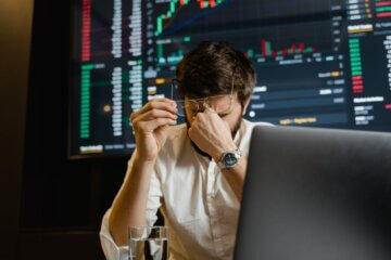 Crypto vs. the Dollar:  Can Trump Really Make the American Economy Great Again?